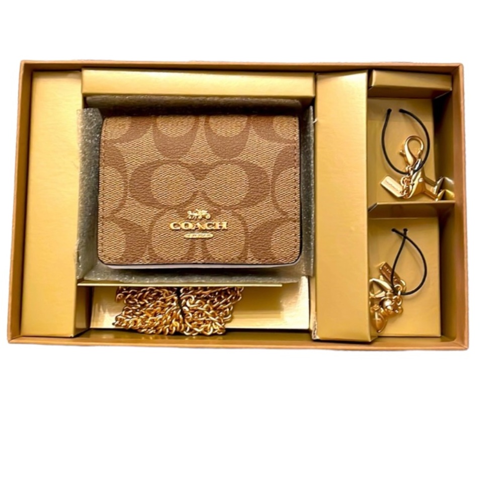 COACH Boxed Mini Wallet On A Chain In Blocked Signature Canvas NEW - Picture 2 of 3